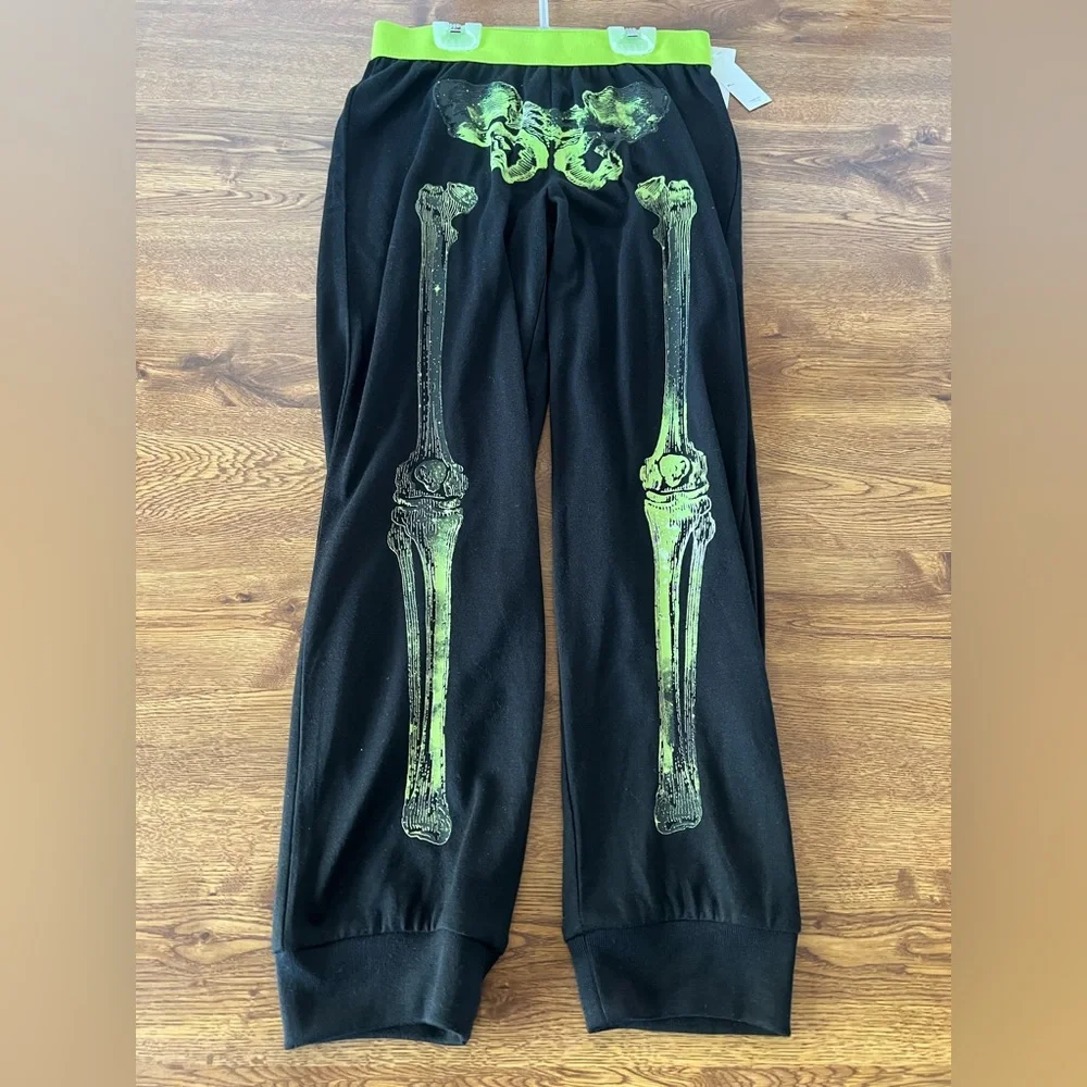 NWT Old Navy kids glow in the dark skeleton pajamas size Medium